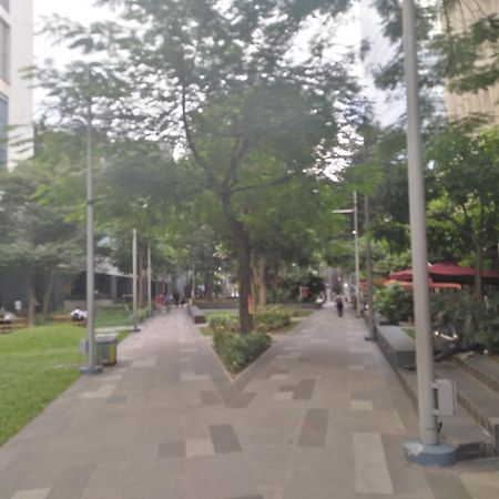 2 Bedrooms Units Forbes Area 5Th Avenue Bgc Center Manila Exterior photo