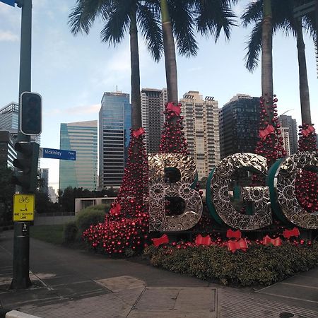 2 Bedrooms Units Forbes Area 5Th Avenue Bgc Center Manila Exterior photo