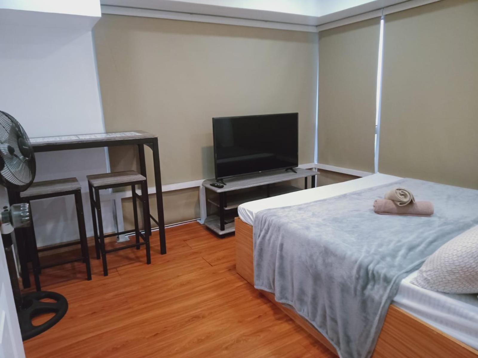 2 Bedrooms Units Forbes Area 5Th Avenue Bgc Center Manila Exterior photo
