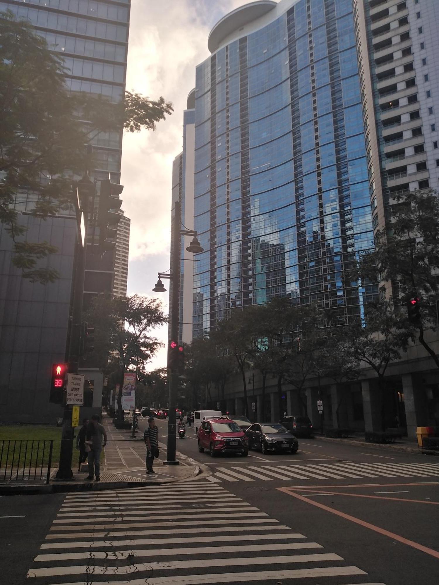 2 Bedrooms Units Forbes Area 5Th Avenue Bgc Center Manila Exterior photo
