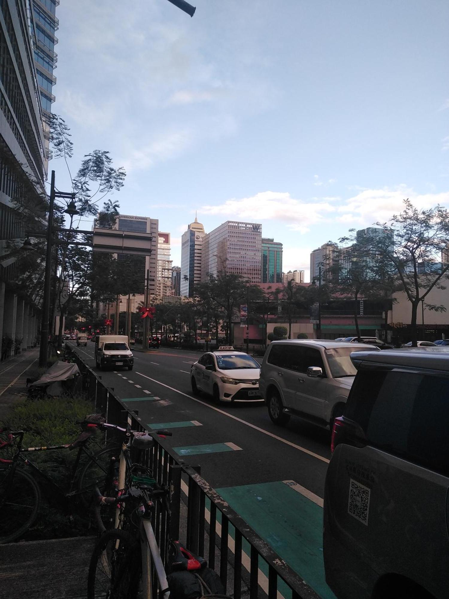 2 Bedrooms Units Forbes Area 5Th Avenue Bgc Center Manila Exterior photo