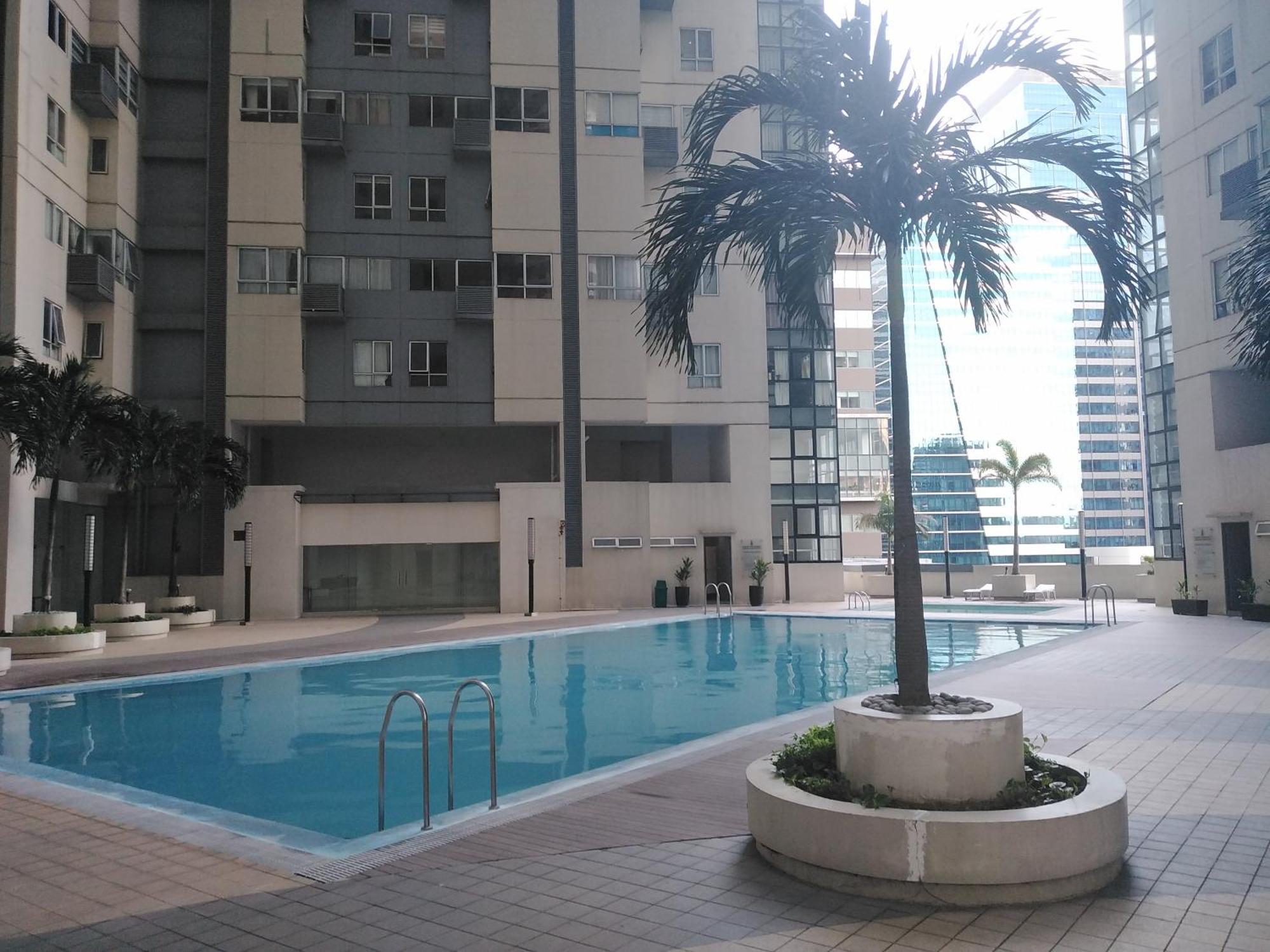 2 Bedrooms Units Forbes Area 5Th Avenue Bgc Center Manila Exterior photo